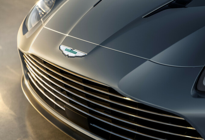 Aston Martin Vanquish 25 viert een kwarteeuw V12-glorie #12
