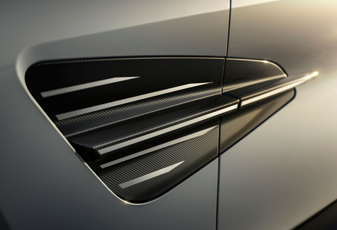 Aston Martin Vanquish 25 viert een kwarteeuw V12-glorie #10