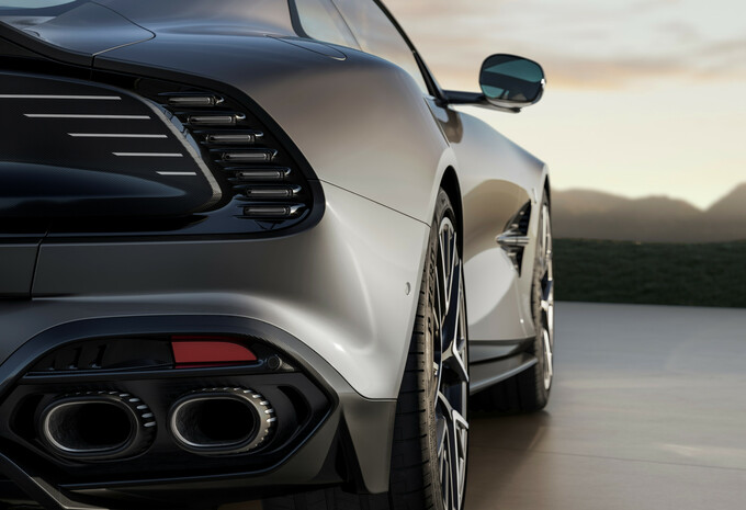Aston Martin Vanquish 25 viert een kwarteeuw V12-glorie #9