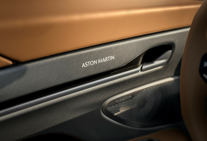 Aston Martin Vanquish 25 viert een kwarteeuw V12-glorie #7
