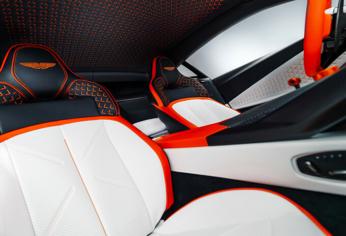 Officiel: Aston Martin Valen V12 by Q (2026) -  Monterey Car Week 