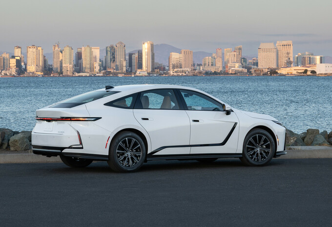 Lexus rajoute la nouvelle ES hybrid à son catalogue en Belgique #3