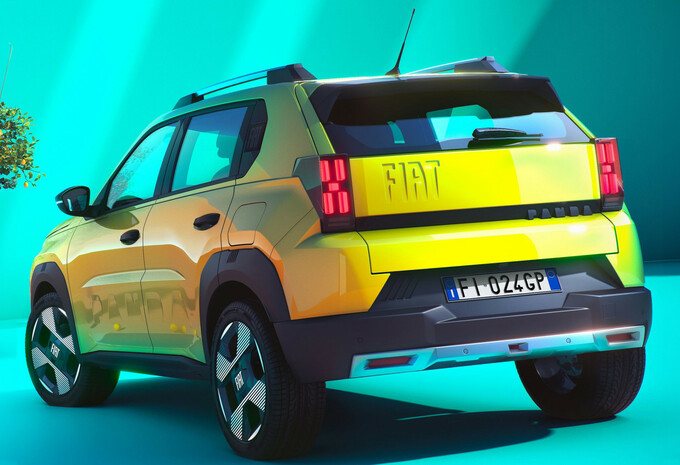 Oude Fiat Panda klopt nieuwe Grande Panda
