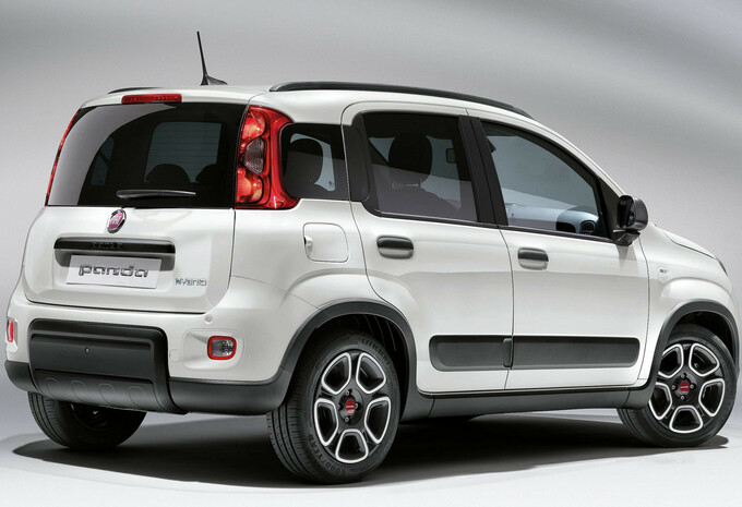 Oude Fiat Panda klopt nieuwe Grande Panda