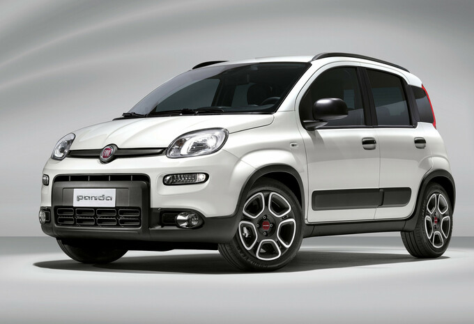 Oude Fiat Panda klopt nieuwe Grande Panda