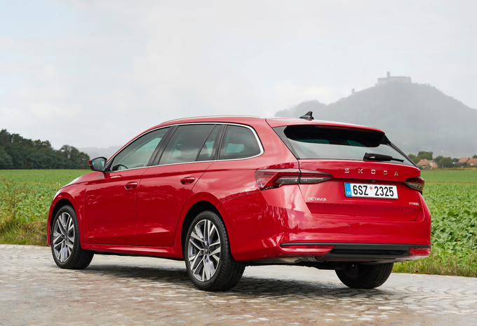 Officieel: Skoda Octavia Hybrid (2027) - zelfopladende hybride (zonder stekker)