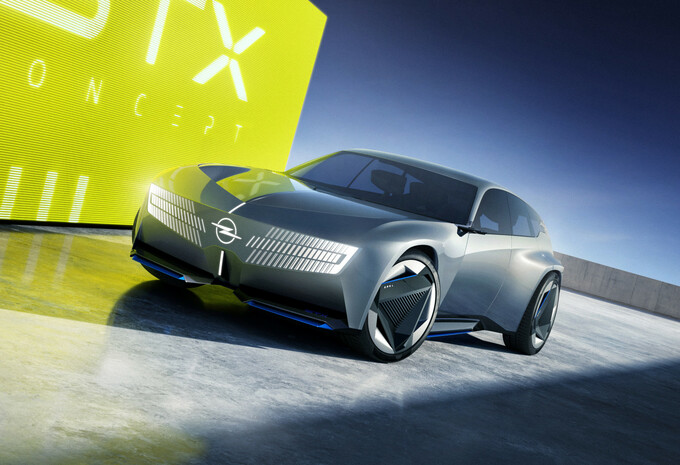 Opel tente de réinventer le break avec le STX Concept #7
