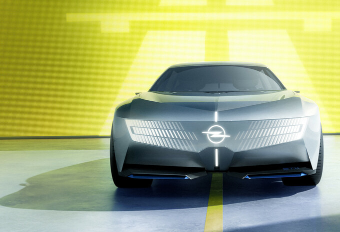 Opel tente de réinventer le break avec le STX Concept #6