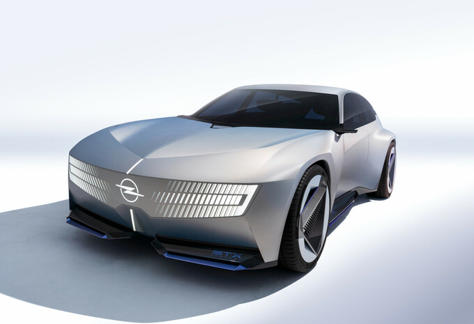 Opel tente de réinventer le break avec le STX Concept #2