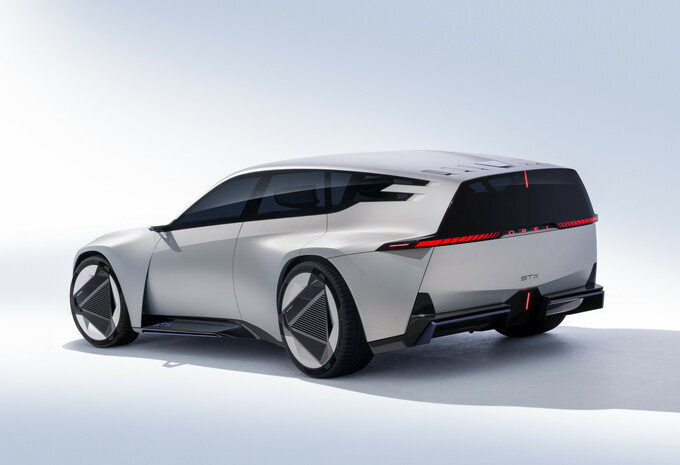 Opel tente de réinventer le break avec le STX Concept #1