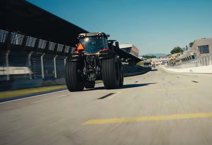 Deze tractor vestigt nieuw ronderecord op F1-circuit