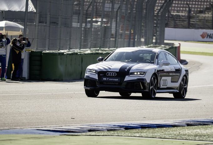 Audi RS7 rondt Hockenheimring zonder bestuurder #1