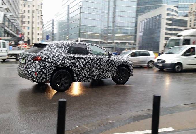 SUV-prototype van Lexus betrapt in het centrum van Brussel #1