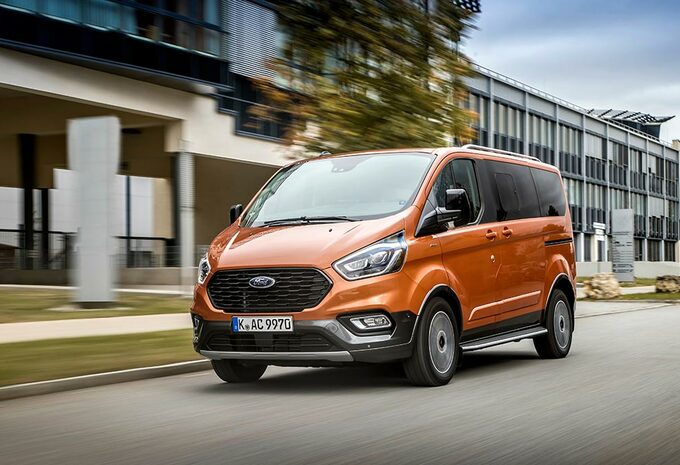 Images Ford Tourneo Custom Active : van familial façon crossover