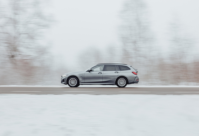 Foto s Review 2023 BMW 320e PHEV Touring Test AutoGids