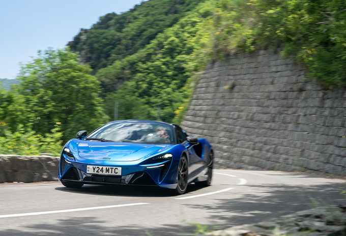 Review McLaren Artura Spider V6 PHEV (2024) 