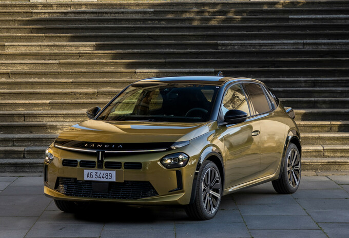Review Lancia Ypsilon Hybrid
