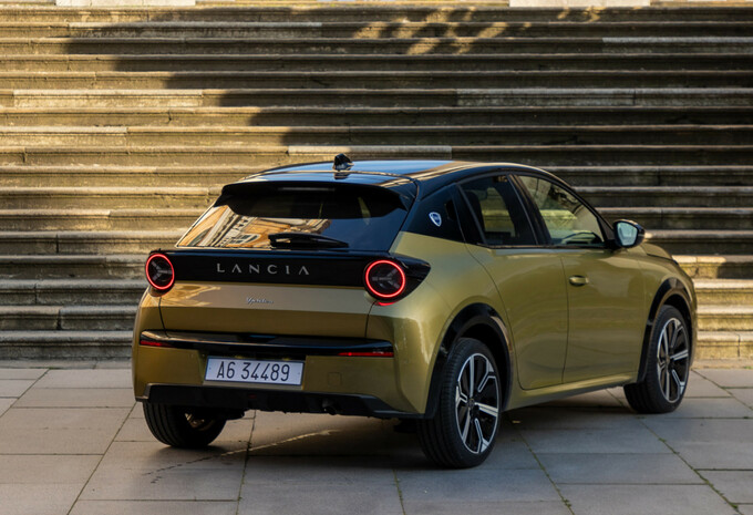 Review Lancia Ypsilon Hybrid