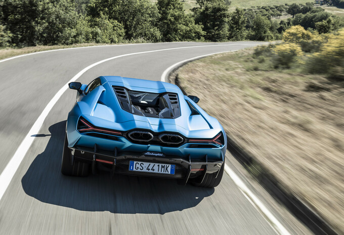 Review Lamborghini Revuelto (2024)