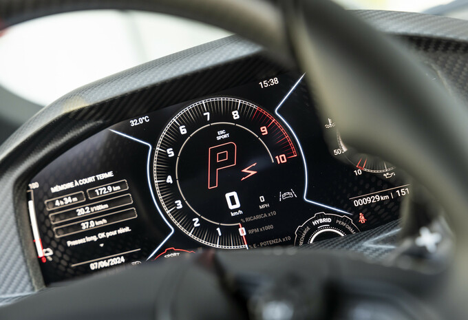 Review Lamborghini Revuelto (2024)