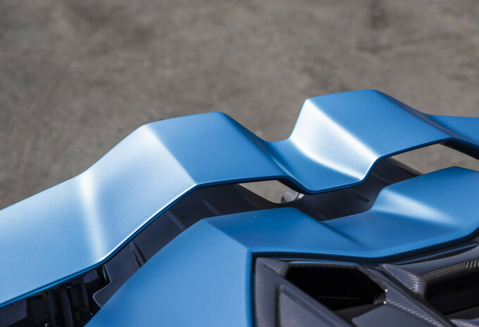 Review Lamborghini Revuelto (2024)