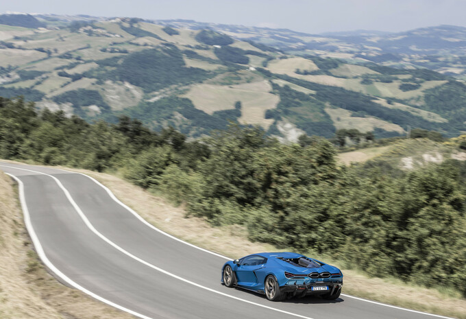 Review Lamborghini Revuelto (2024)