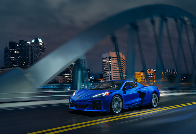 Review Chevrolet Corvette E-Ray (2025)