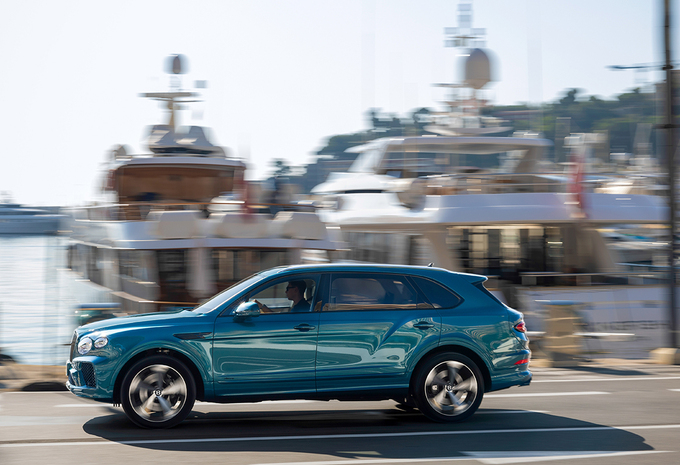 Review Bentley Bentayga EWB Azure Riviera Collection (2025)