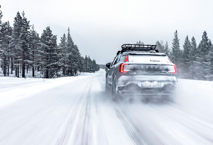 Review Volvo EX30 Cross-Country Twin Power Performance (2025)