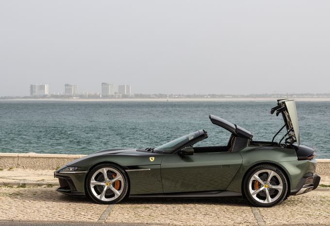 Review Ferrari 12Cilindri Spider (2025)