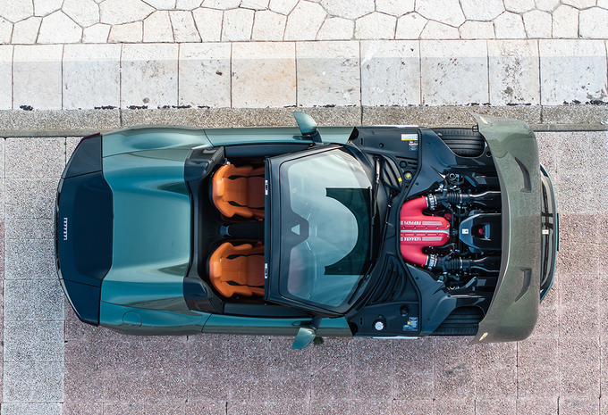 Review Ferrari 12Cilindri Spider (2025)