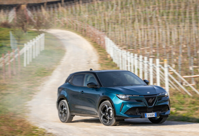 Review Alfa Romeo Junior Q4 (2025) – quattro trazioni #1