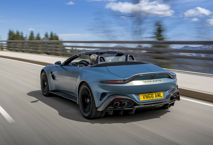 Review Aston Martin Vantage Roadster (2025)