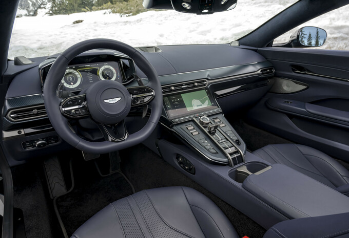 Review Aston Martin Vantage Roadster (2025)