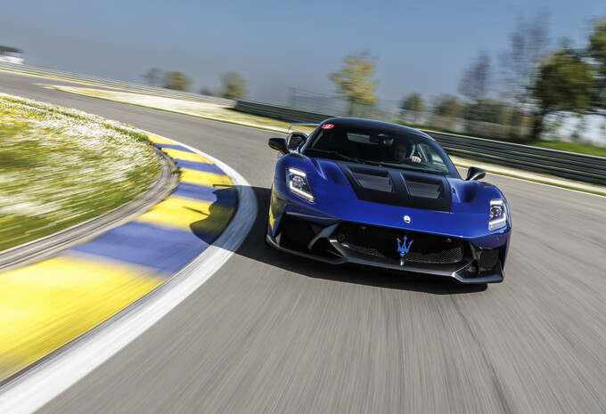 Review Maserati MC20 GT2 Stradale (2025) - test AutoGids