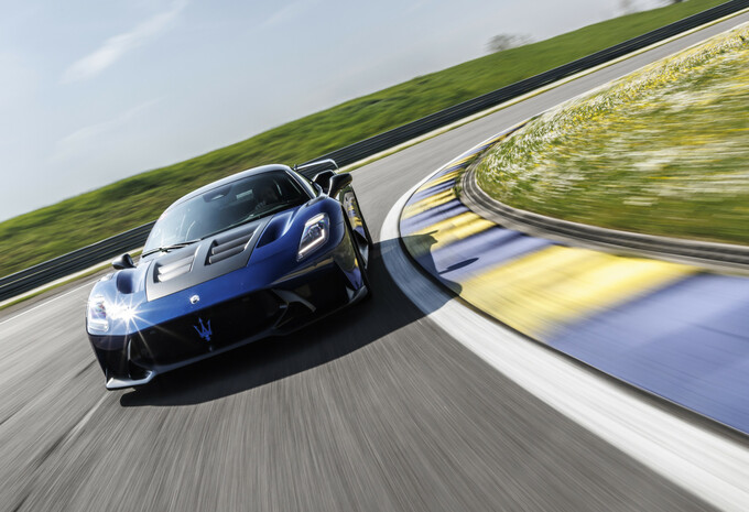 Review Maserati MC20 GT2 Stradale (2025) - test AutoGids