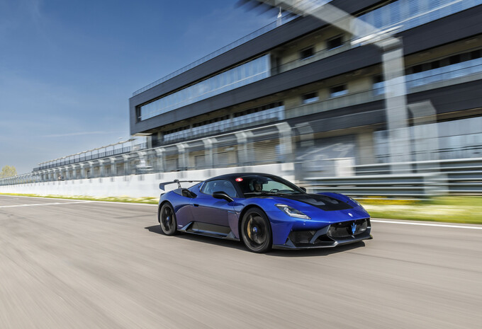 Review Maserati MC20 GT2 Stradale (2025) - test AutoGids