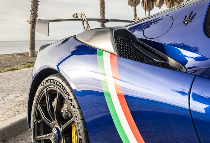 Review Maserati MC20 GT2 Stradale (2025) - test AutoGids