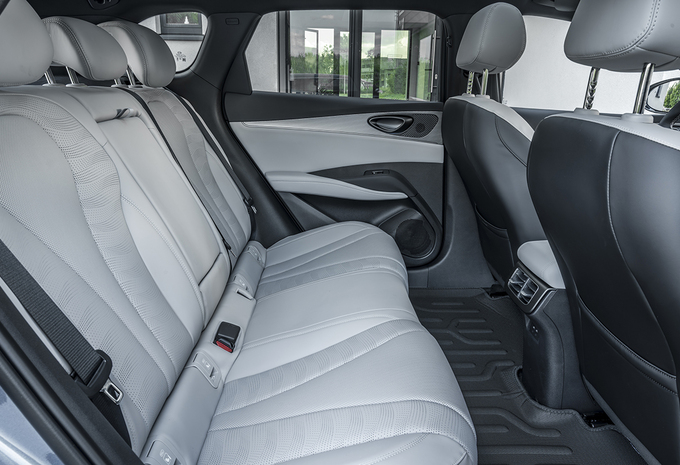 Review BYD Seal 6  DM-I Touring Comfort  (2025)