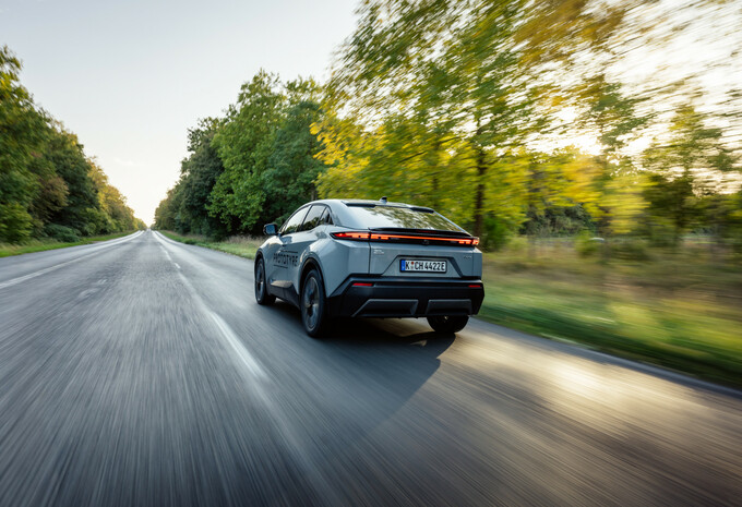 Review Toyota C-HR+ (prototype) 