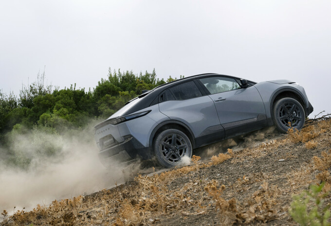 Review Subaru Uncharted AWD 77 kWh (2025)