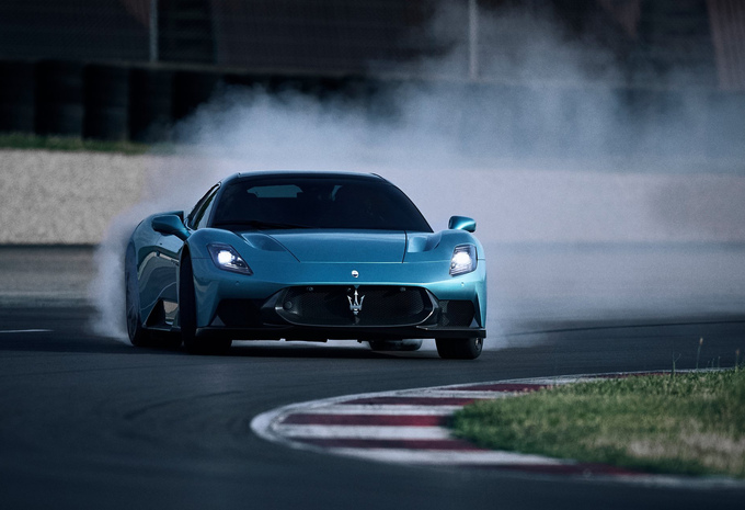 Review Maserati MCPura Cielo (2025) 