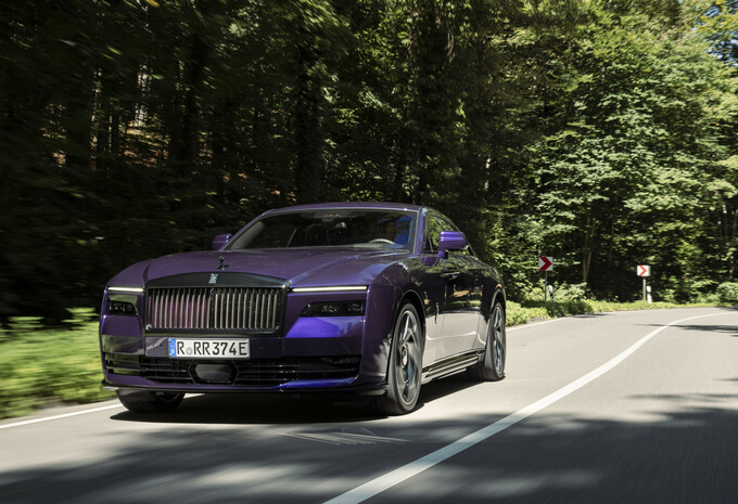 Review Rolls-Royce Black Badge Spectre (2025)