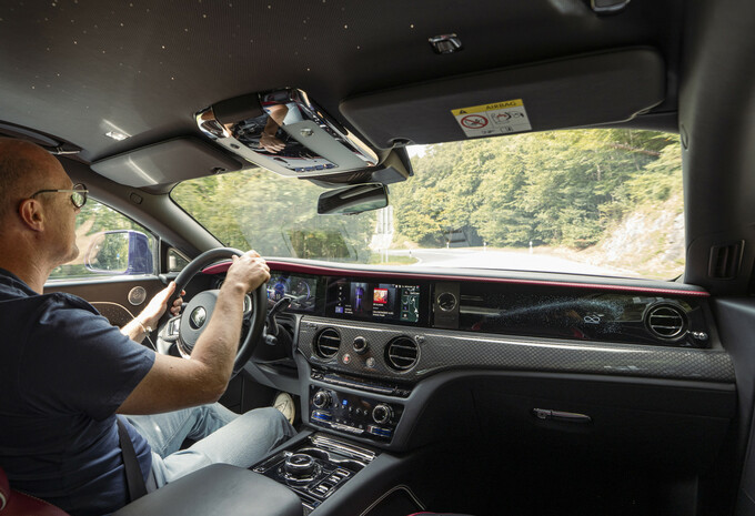 Review Rolls-Royce Black Badge Spectre (2025)