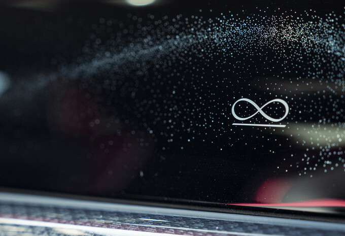 Review Rolls-Royce Black Badge Spectre (2025)