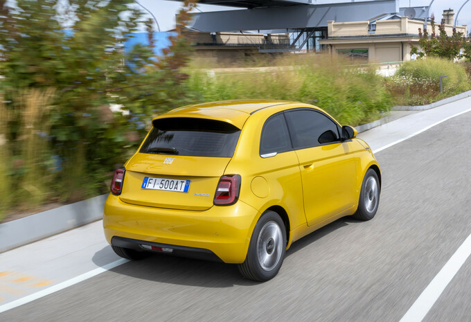 Review Fiat 500 Hybrid (2025) - eerste test AutoGids
