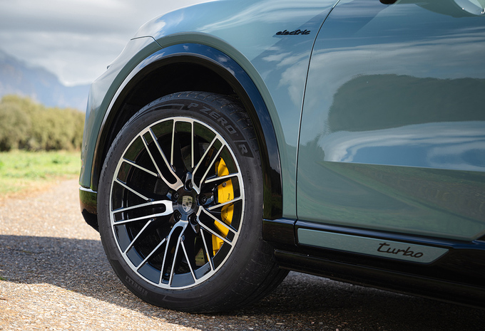 Review Porsche Cayenne Turbo Electric (2026) 