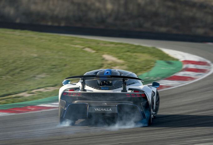 Review Aston Martin Valhalla (2026) - eerste test AutoGids