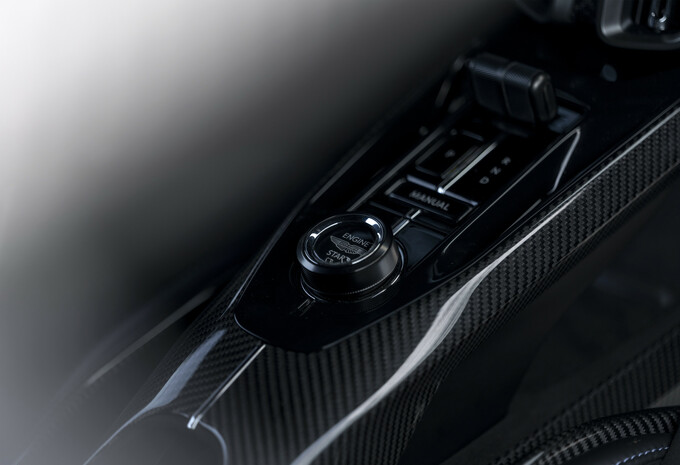 Review Aston Martin Valhalla (2026) - eerste test AutoGids