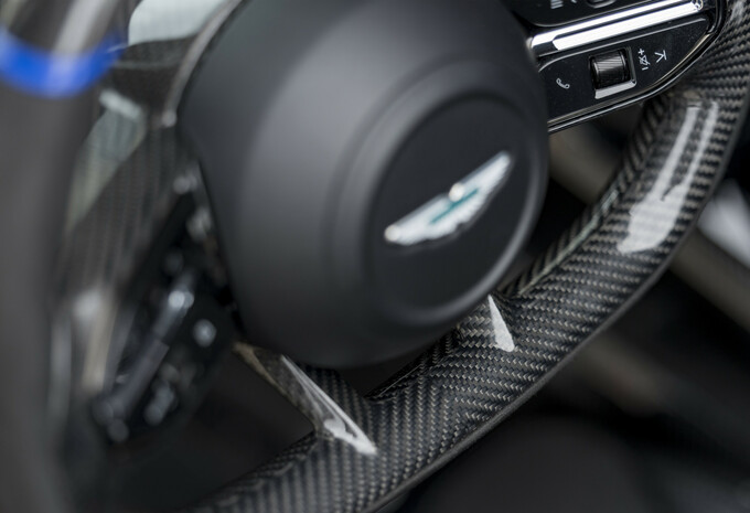 Review Aston Martin Valhalla (2026) - eerste test AutoGids